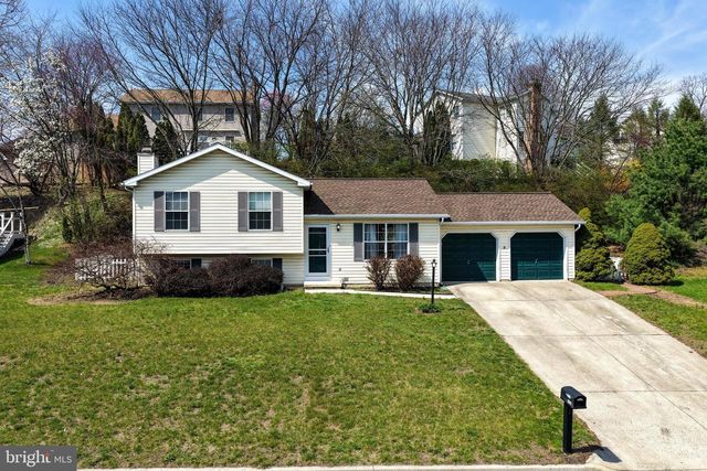 6104 LOCUST LN, Mechanicsburg, PA 17050