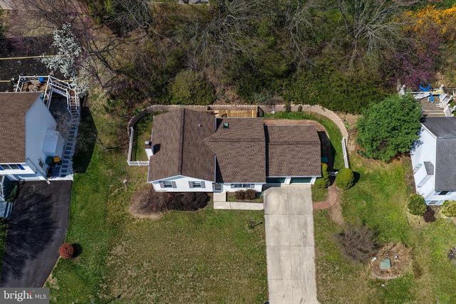 6104 LOCUST LN, Mechanicsburg, PA 17050