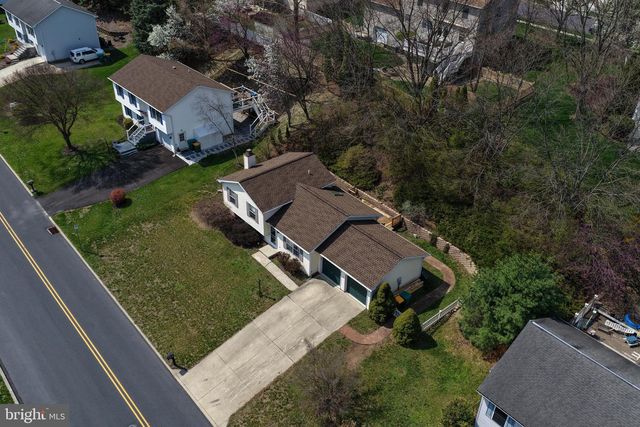 6104 LOCUST LN, Mechanicsburg, PA 17050