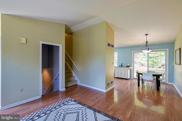 6104 LOCUST LN, Mechanicsburg, PA 17050