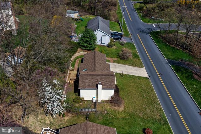 6104 LOCUST LN, Mechanicsburg, PA 17050