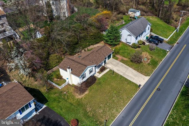 6104 LOCUST LN, Mechanicsburg, PA 17050