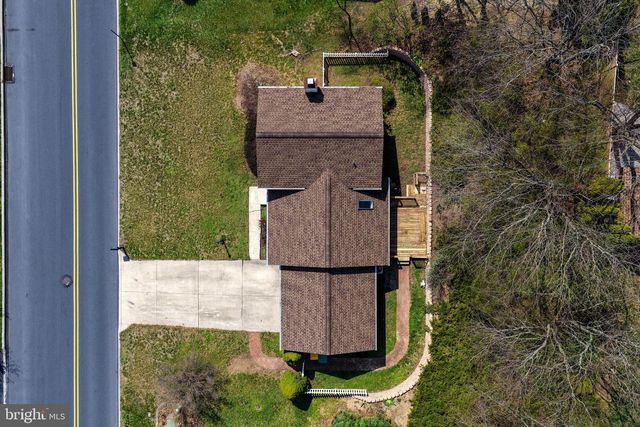 6104 LOCUST LN, Mechanicsburg, PA 17050