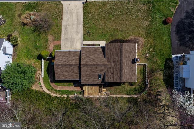 6104 LOCUST LN, Mechanicsburg, PA 17050