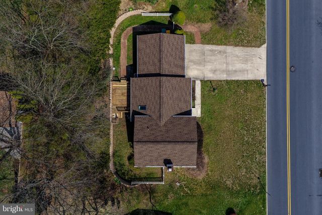 6104 LOCUST LN, Mechanicsburg, PA 17050