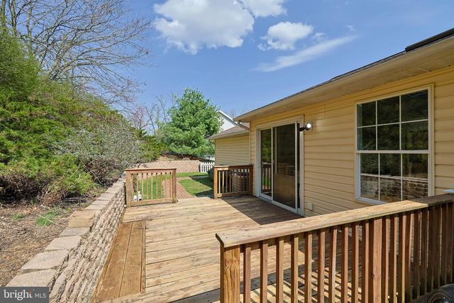 6104 LOCUST LN, Mechanicsburg, PA 17050