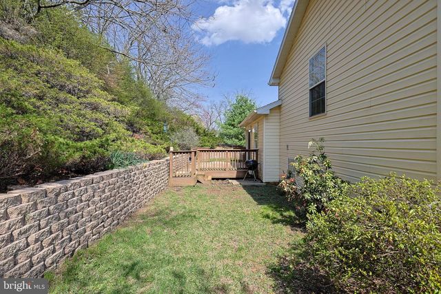 6104 LOCUST LN, Mechanicsburg, PA 17050