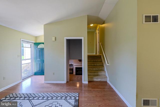 6104 LOCUST LN, Mechanicsburg, PA 17050