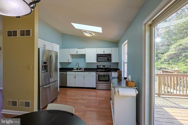 6104 LOCUST LN, Mechanicsburg, PA 17050