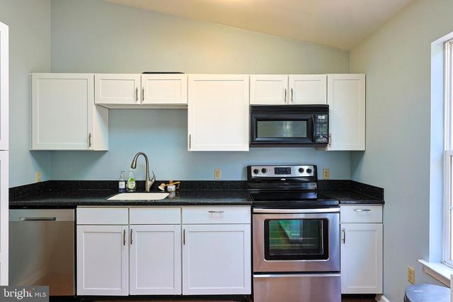 6104 LOCUST LN, Mechanicsburg, PA 17050