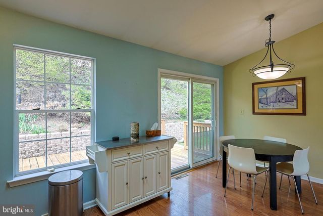 6104 LOCUST LN, Mechanicsburg, PA 17050