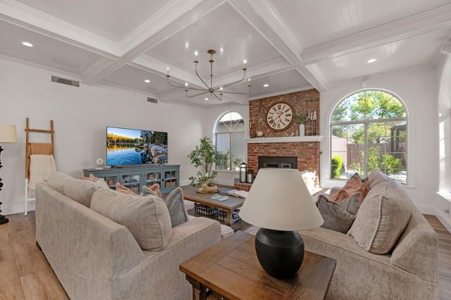 957 N Citadel Avenue, Clovis, CA 93611