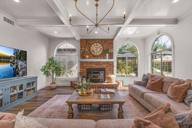 957 N Citadel Avenue, Clovis, CA 93611