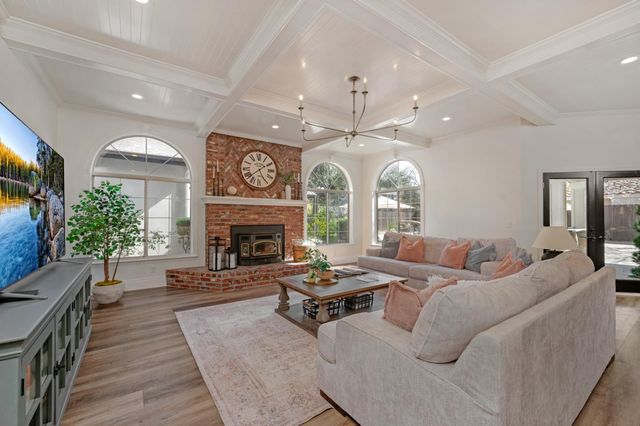 957 N Citadel Avenue, Clovis, CA 93611