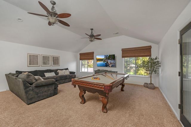 957 N Citadel Avenue, Clovis, CA 93611