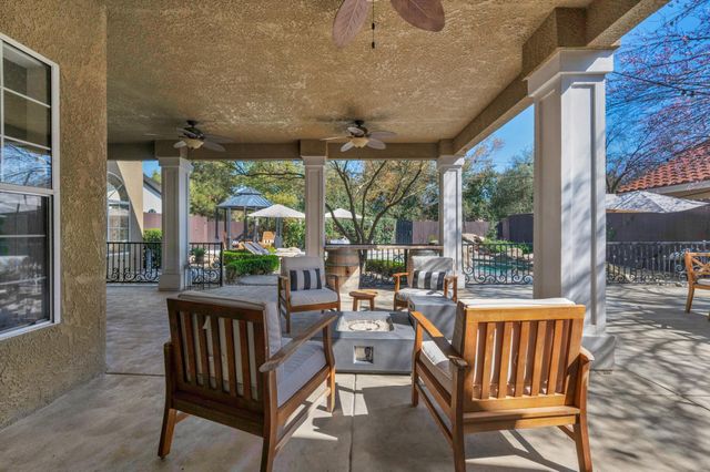 957 N Citadel Avenue, Clovis, CA 93611