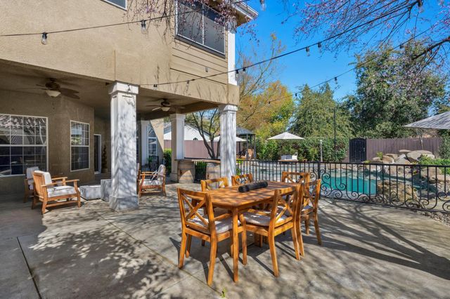 957 N Citadel Avenue, Clovis, CA 93611