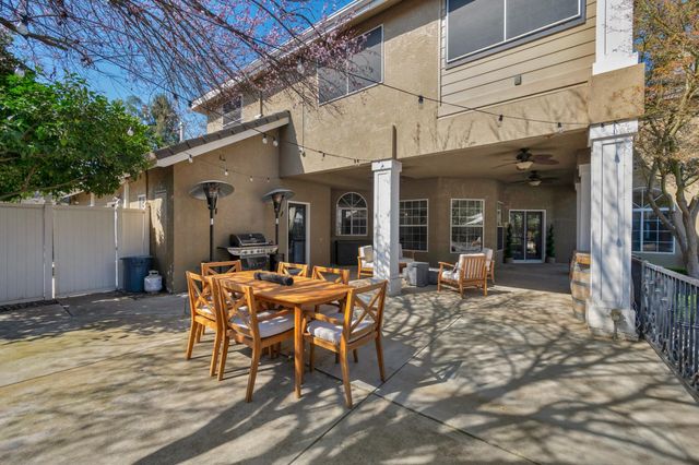 957 N Citadel Avenue, Clovis, CA 93611