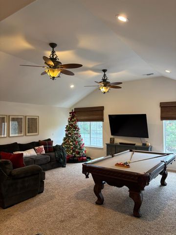 957 N Citadel Avenue, Clovis, CA 93611