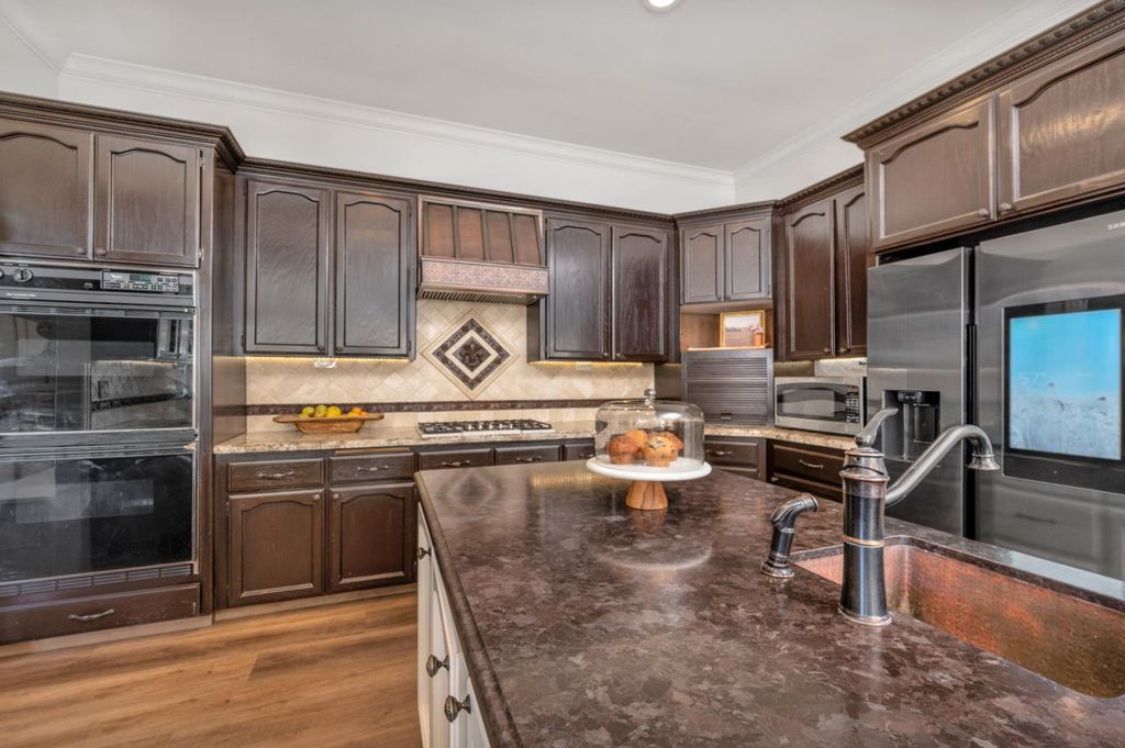 Image 11 of property listing at 957 N Citadel Avenue, Clovis, CA 93611