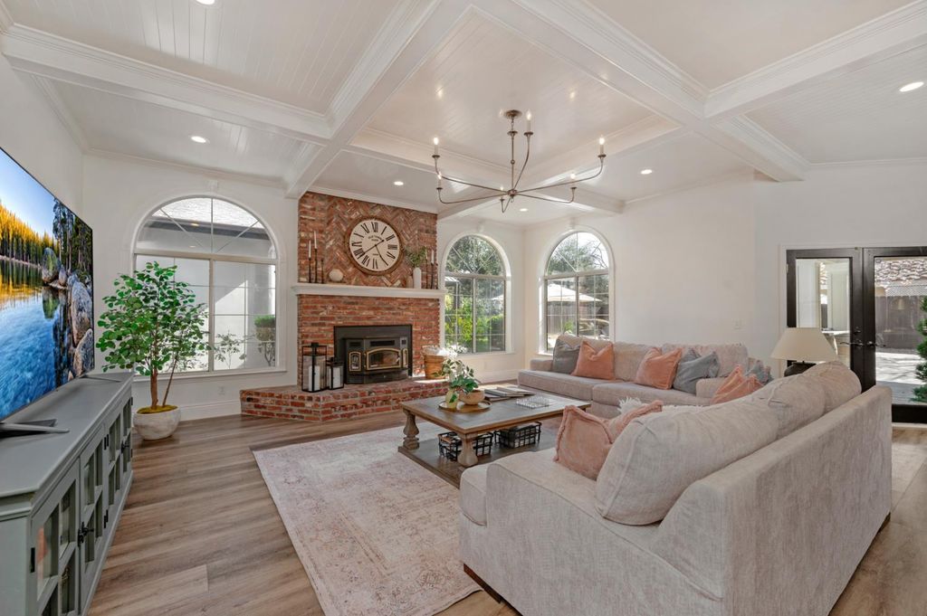 Image 17 of property listing at 957 N Citadel Avenue, Clovis, CA 93611