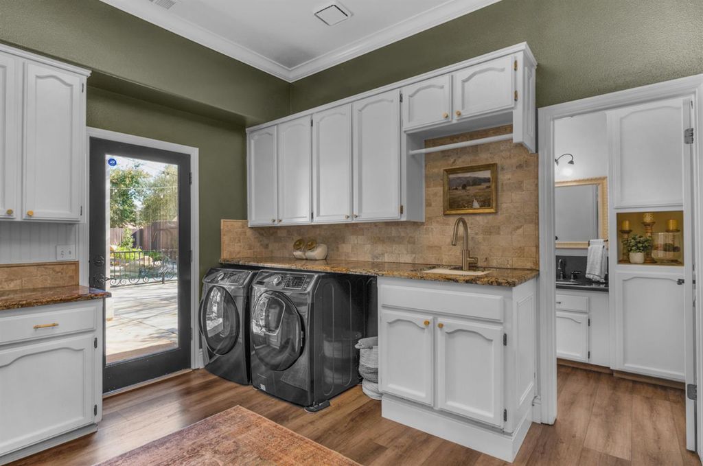 Image 18 of property listing at 957 N Citadel Avenue, Clovis, CA 93611