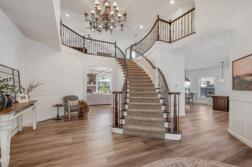 Image 2 of property listing at 957 N Citadel Avenue, Clovis, CA 93611