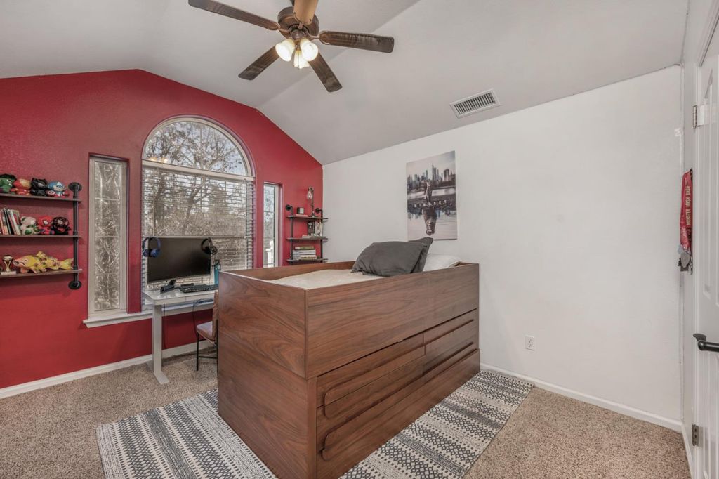 Image 26 of property listing at 957 N Citadel Avenue, Clovis, CA 93611