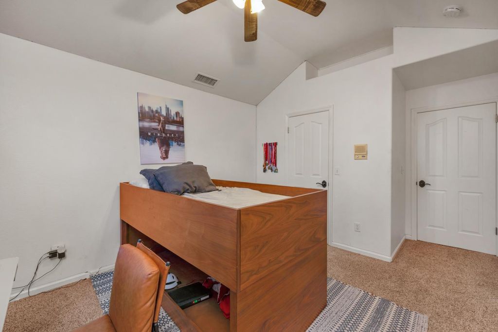 Image 27 of property listing at 957 N Citadel Avenue, Clovis, CA 93611