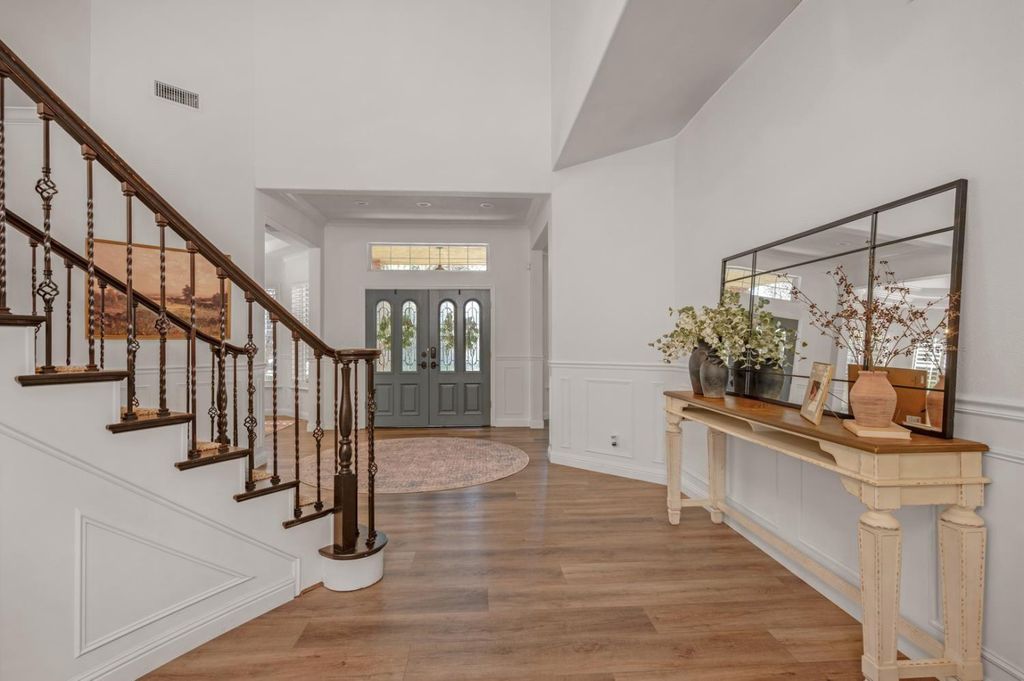 Image 3 of property listing at 957 N Citadel Avenue, Clovis, CA 93611