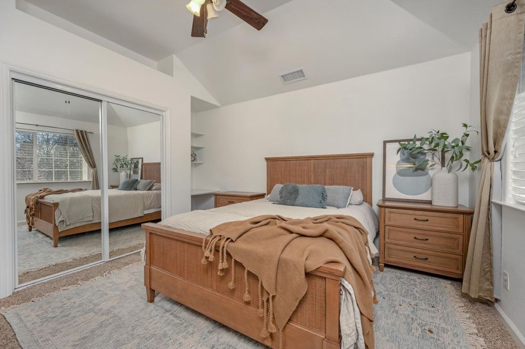 Image 34 of property listing at 957 N Citadel Avenue, Clovis, CA 93611