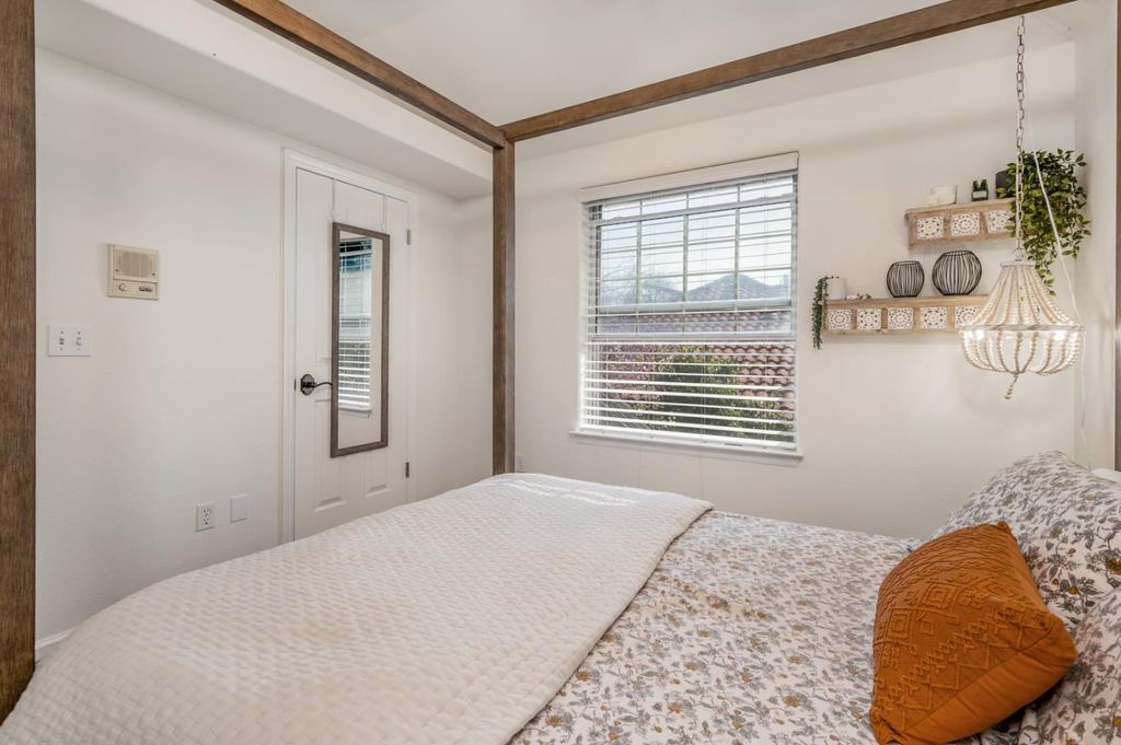 Image 36 of property listing at 957 N Citadel Avenue, Clovis, CA 93611