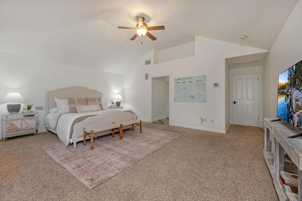 Image 38 of property listing at 957 N Citadel Avenue, Clovis, CA 93611