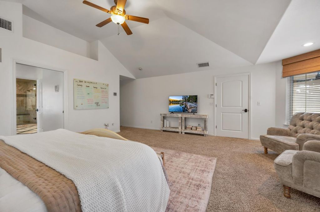 Image 39 of property listing at 957 N Citadel Avenue, Clovis, CA 93611