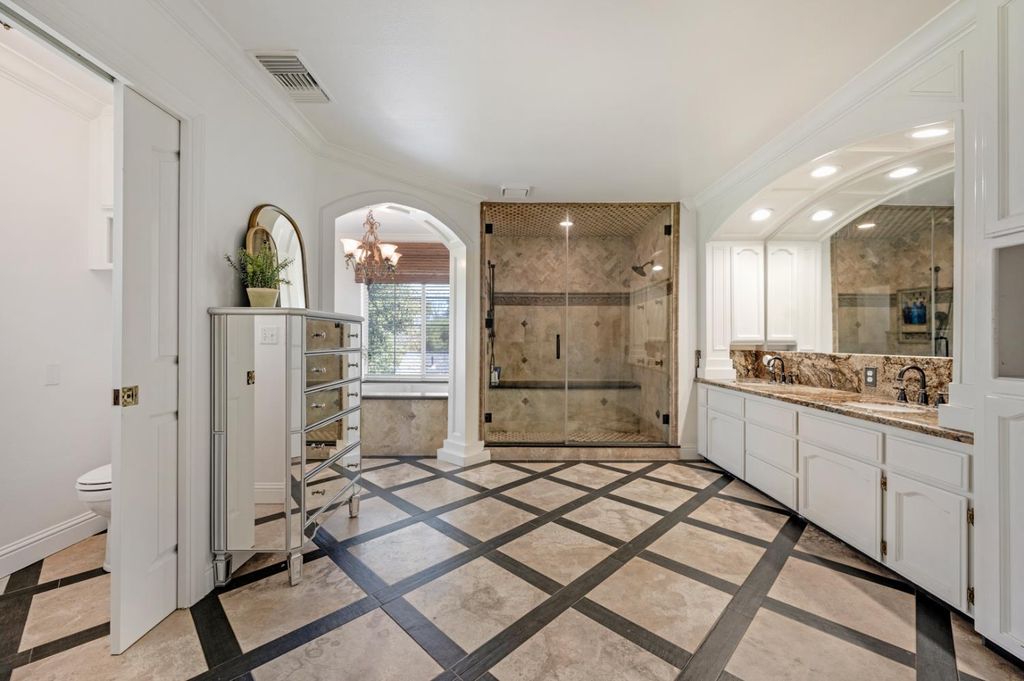 Image 41 of property listing at 957 N Citadel Avenue, Clovis, CA 93611