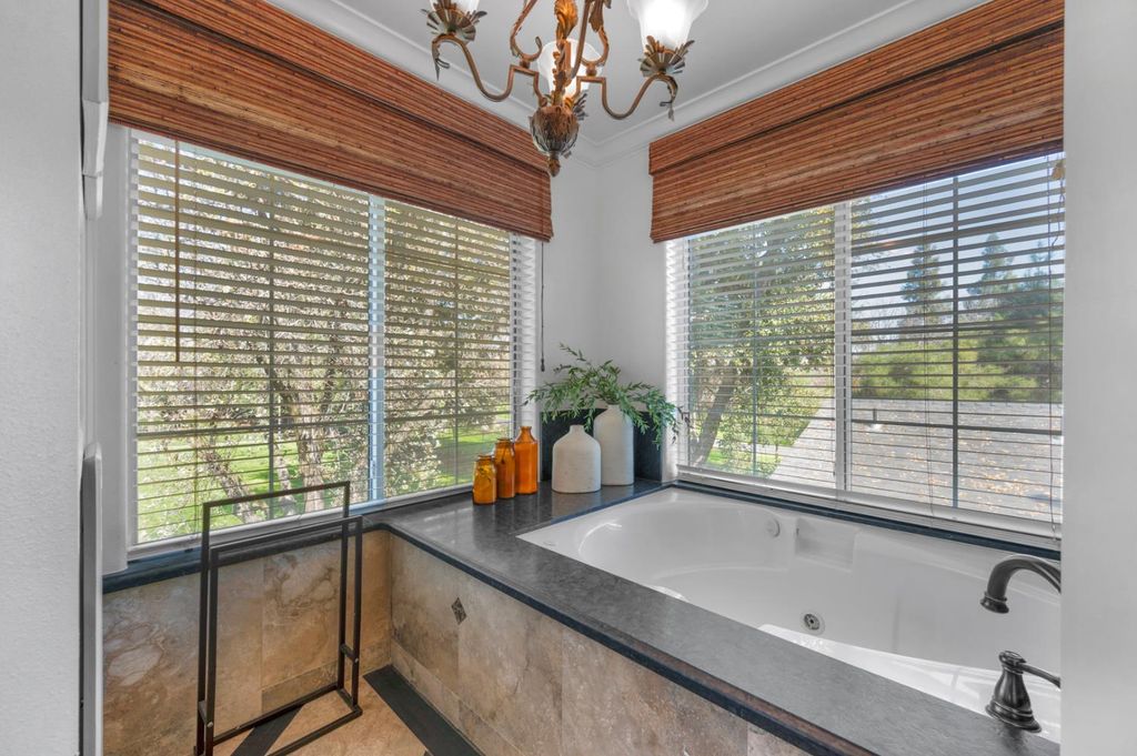 Image 43 of property listing at 957 N Citadel Avenue, Clovis, CA 93611