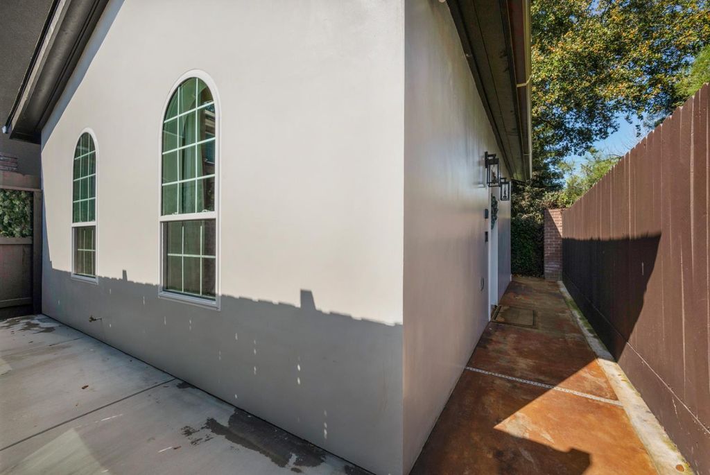 Image 48 of property listing at 957 N Citadel Avenue, Clovis, CA 93611