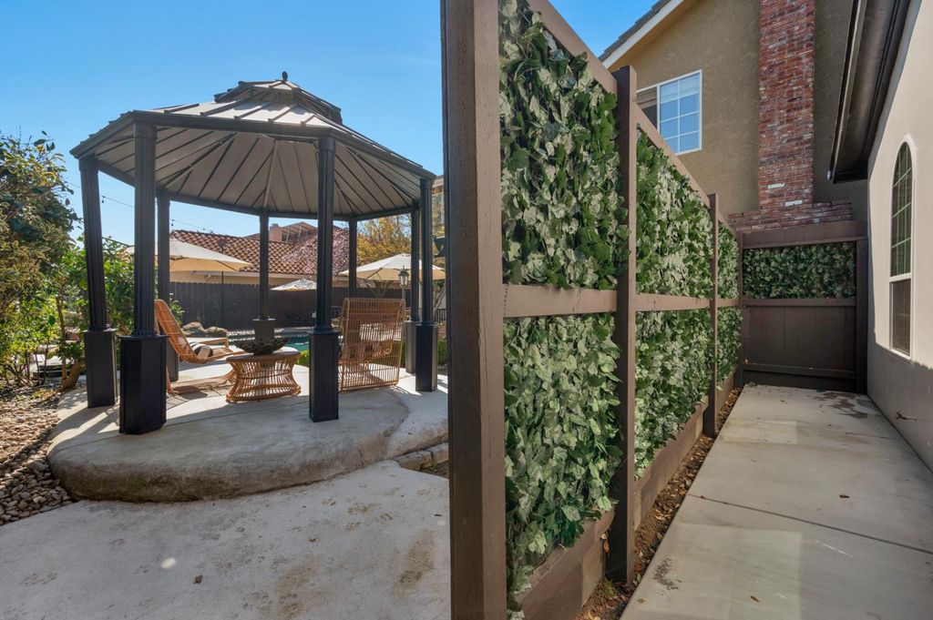 Image 58 of property listing at 957 N Citadel Avenue, Clovis, CA 93611