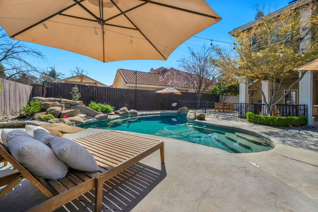 Image 60 of property listing at 957 N Citadel Avenue, Clovis, CA 93611