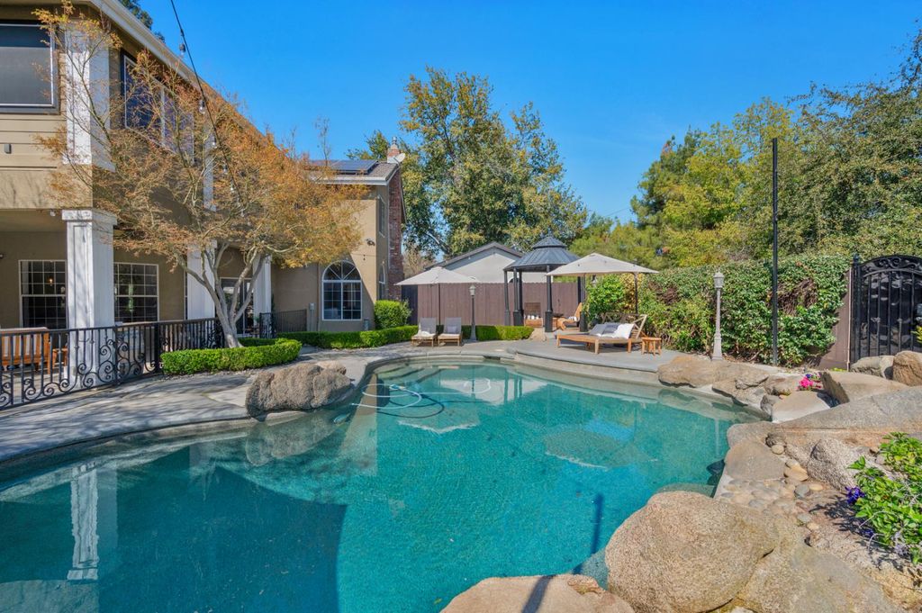 Image 66 of property listing at 957 N Citadel Avenue, Clovis, CA 93611