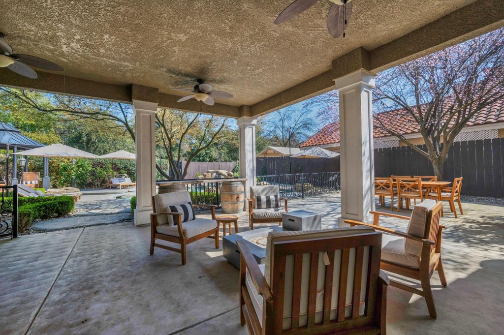 Image 68 of property listing at 957 N Citadel Avenue, Clovis, CA 93611