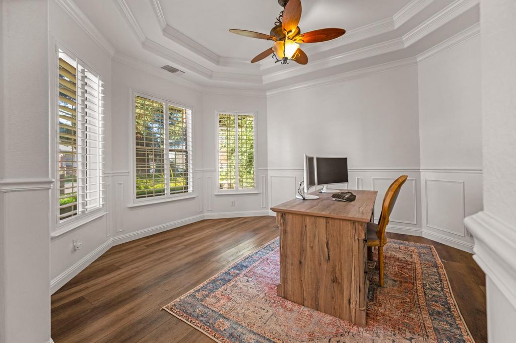 Image 7 of property listing at 957 N Citadel Avenue, Clovis, CA 93611