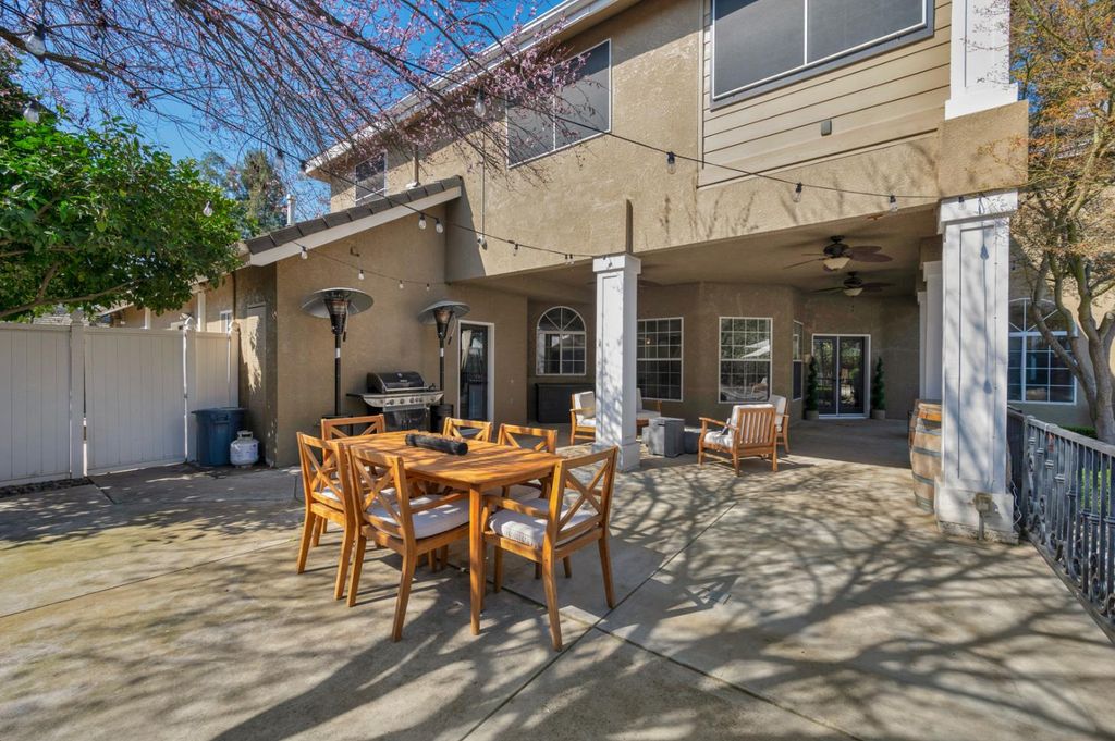 Image 71 of property listing at 957 N Citadel Avenue, Clovis, CA 93611