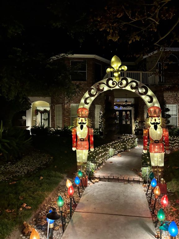 Image 77 of property listing at 957 N Citadel Avenue, Clovis, CA 93611