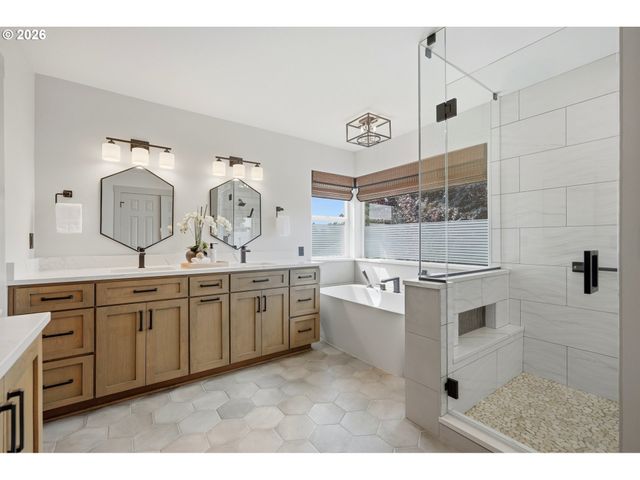 15653 Se WILLS Way, Milwaukie, OR 97267