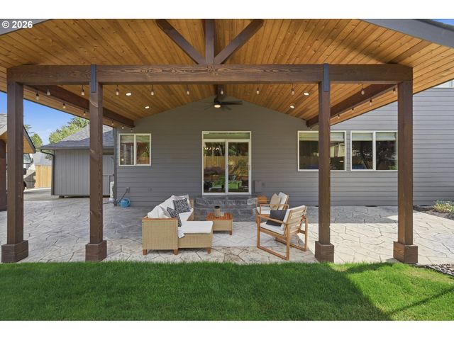 15653 Se WILLS Way, Milwaukie, OR 97267