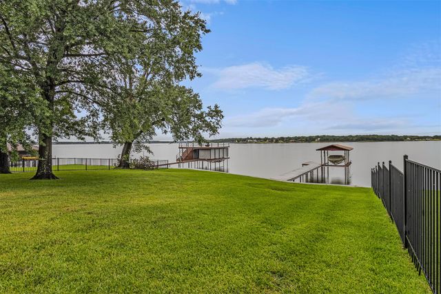 17 Shoreline Drive, Star Harbor, TX 75148