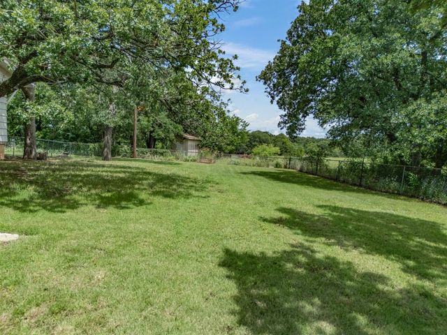 381 Bynum Road, Bowie, TX 76230