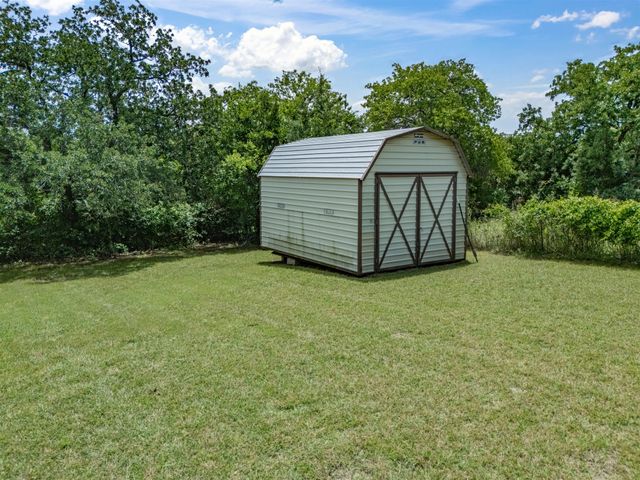 381 Bynum Road, Bowie, TX 76230
