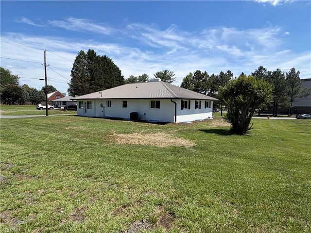 1354 Forrest Drive, Mount Airy, NC 27030